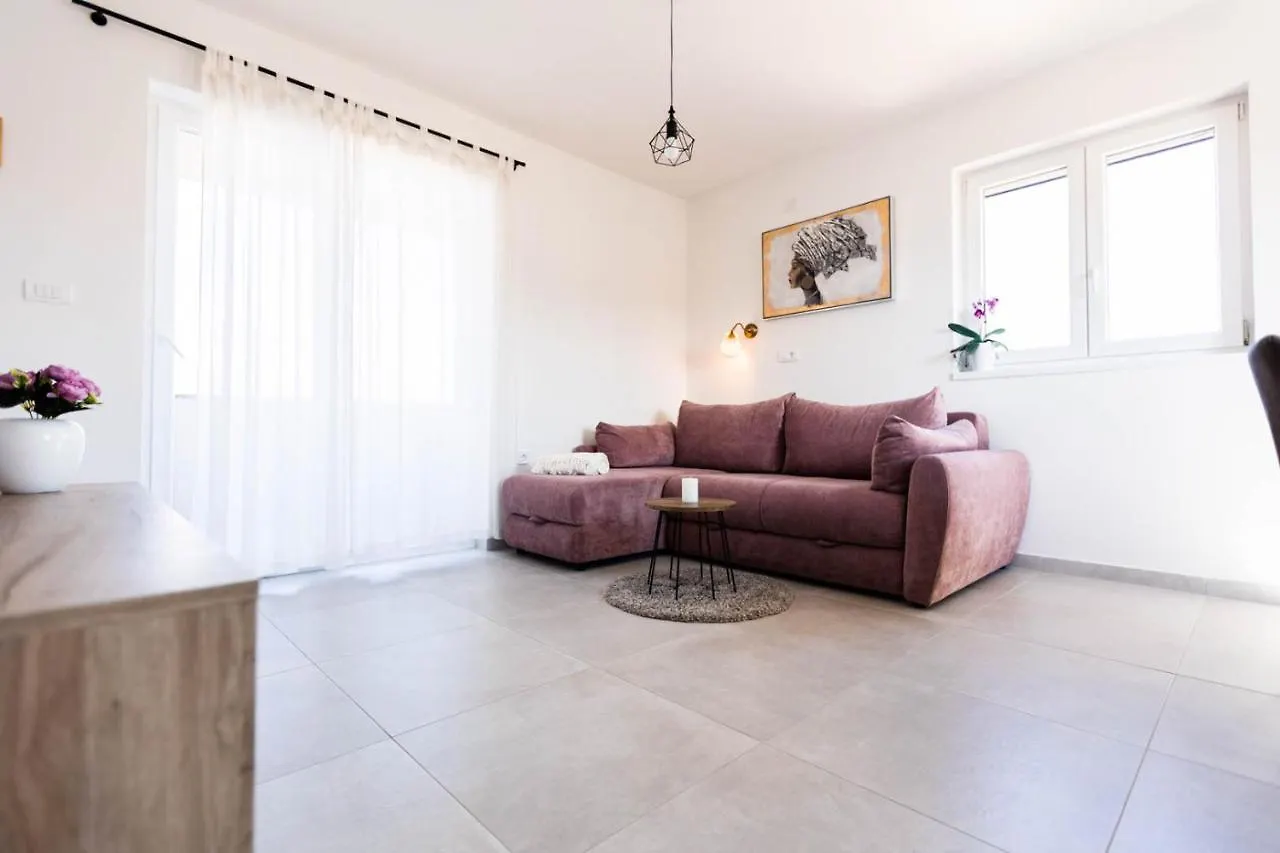 Apartments Rising Sun, Razanac 0*,