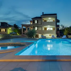 Vila Zlatni Dvori Zadarvillas, Razanac
